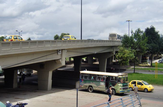Demolerán puente de la avenida 68 con calle 26 en Bogotá