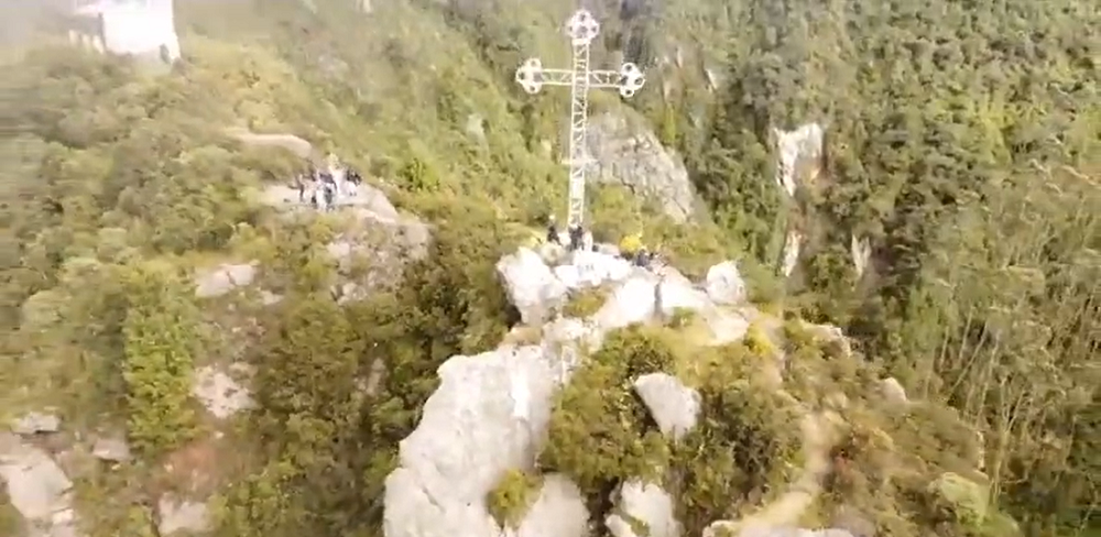 Cerro de la Cruz en Bogotá: 10 personas se extraviaron y una mujer cayó ...