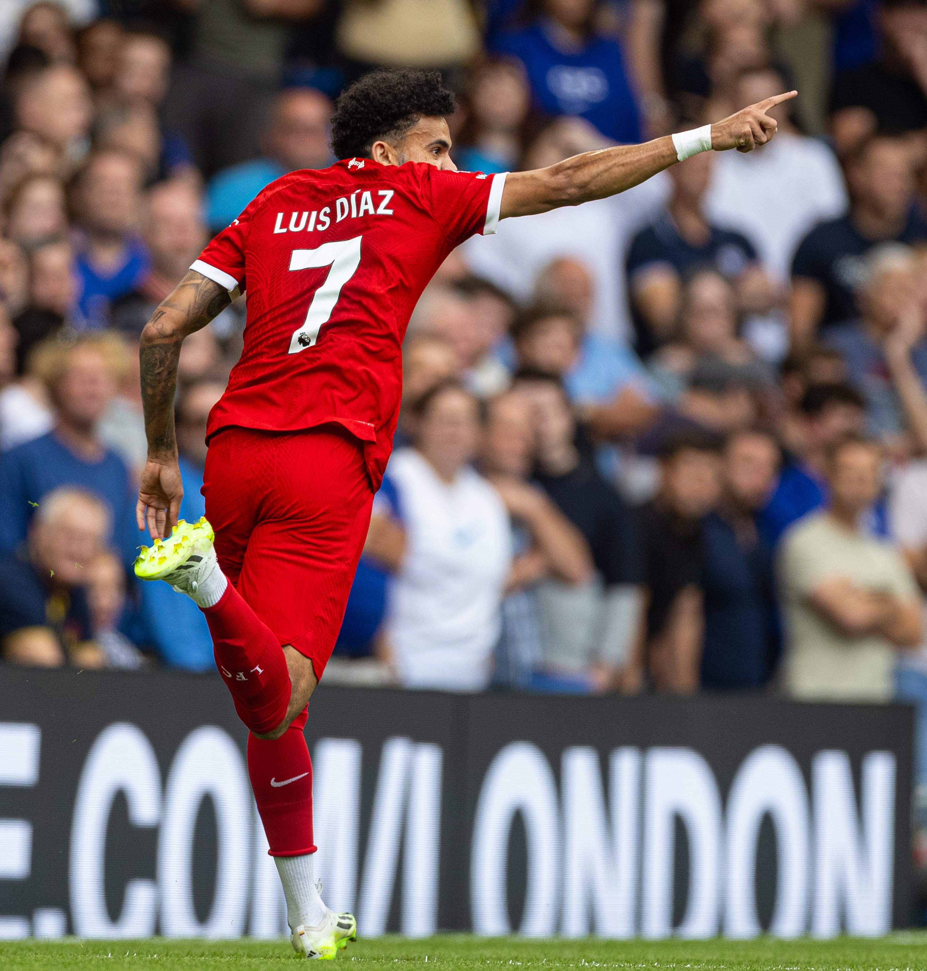 Luis Díaz se estrena con gol en la Premier League 2023 2025