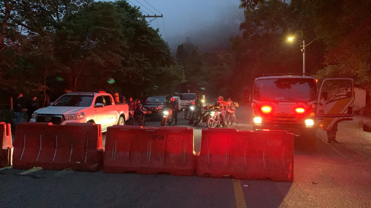 Accidente vial en la Vía al Llano: Cierre total y Advertencias