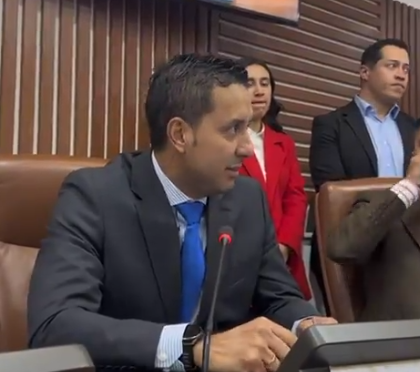 Congresista Julián López reprocha a director de UNGRD