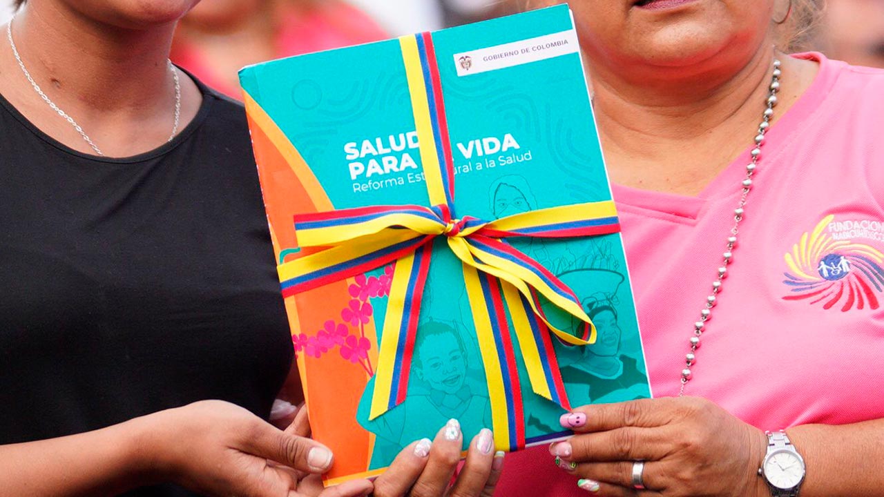 Reforma a la salud enfrenta críticas por falta de consenso y cambios en ...