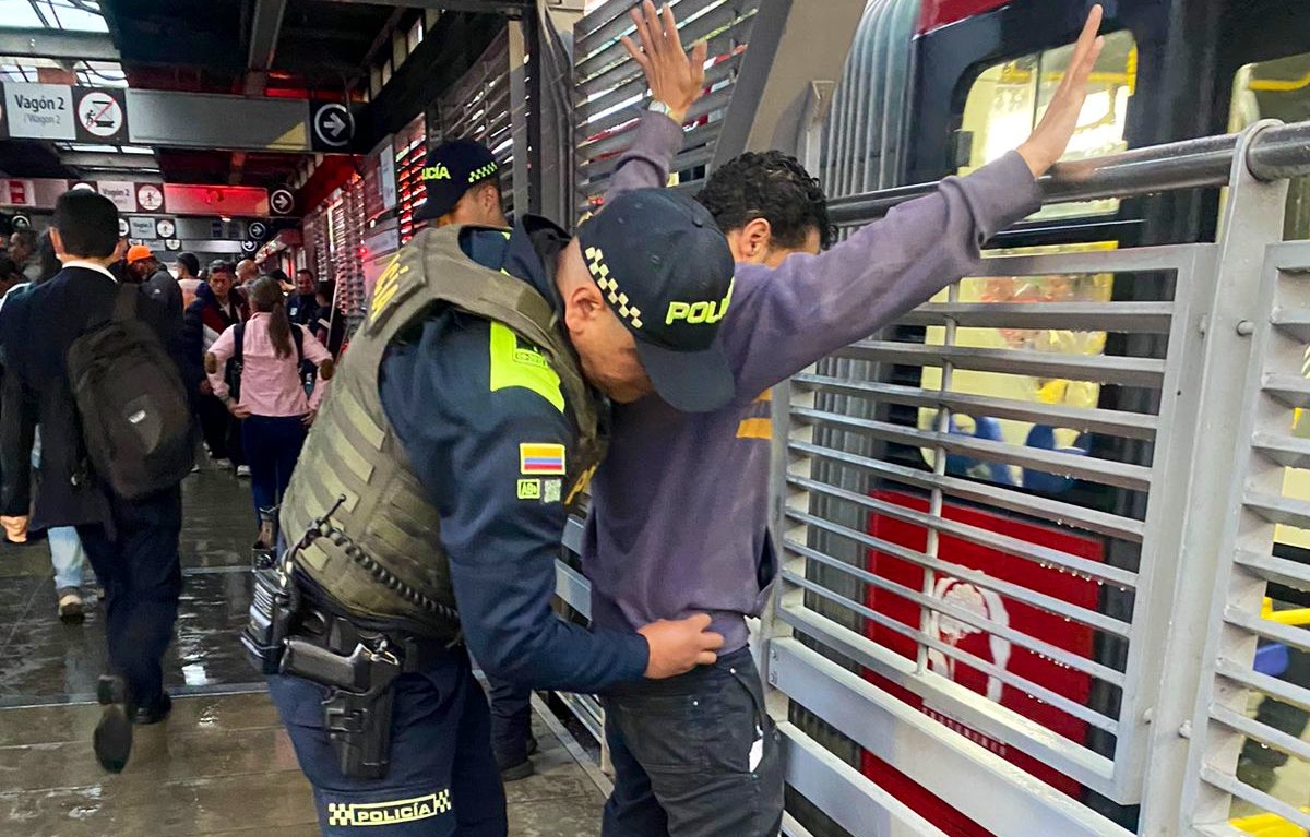 Capturan a cinco extranjeros por robos en estaciones de TransMilenio