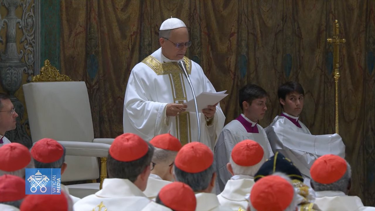 León XIV advierte sobre el declive de la fe en su primera misa como papa