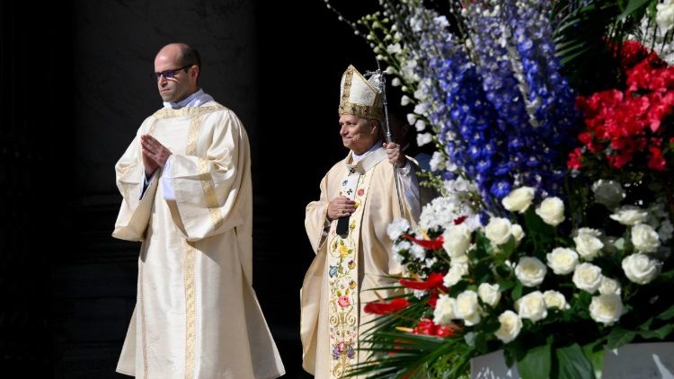 El papa León XIV denuncia la "indiferencia" ante la guerra en su primer ...