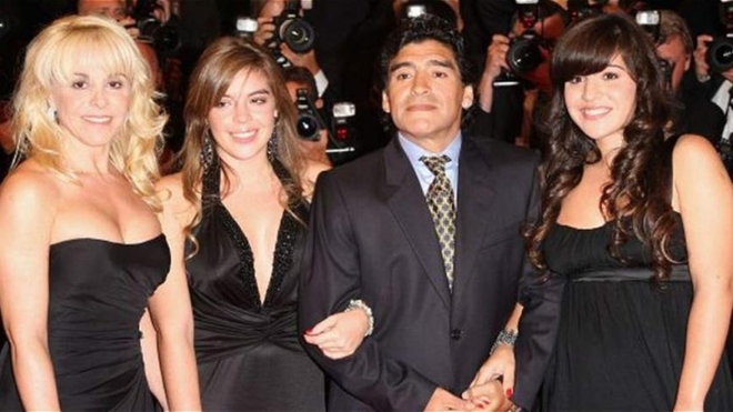 Maradona e hijas