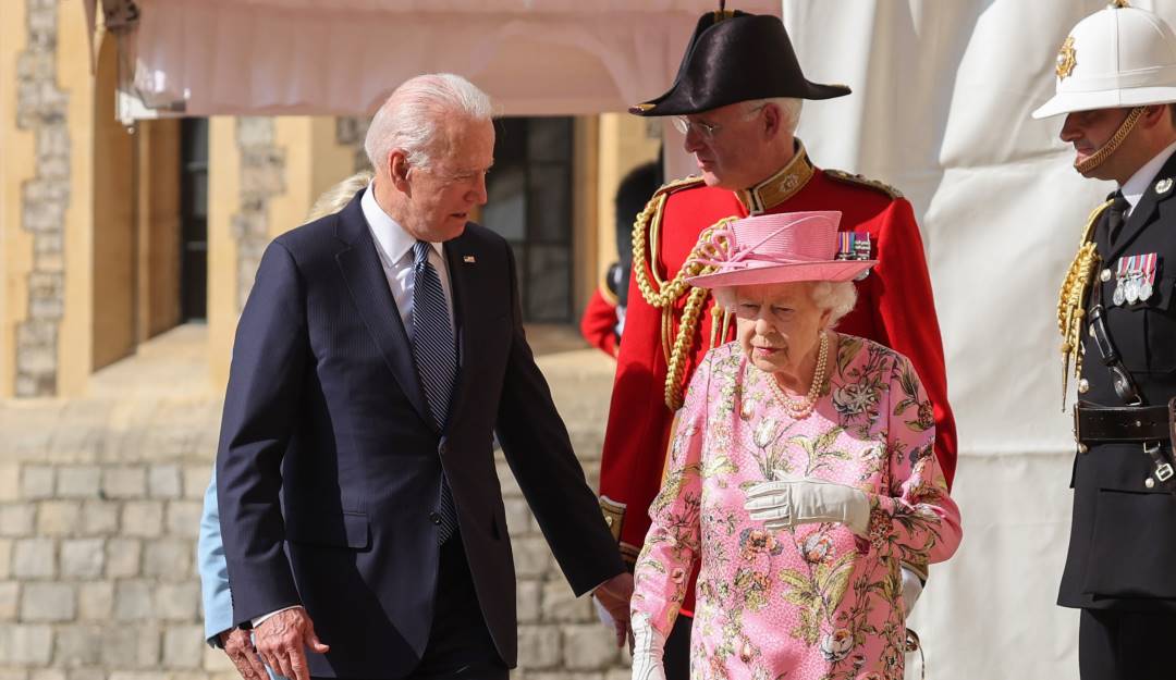 Joe Biden con la Reina Isabel II/Infobae