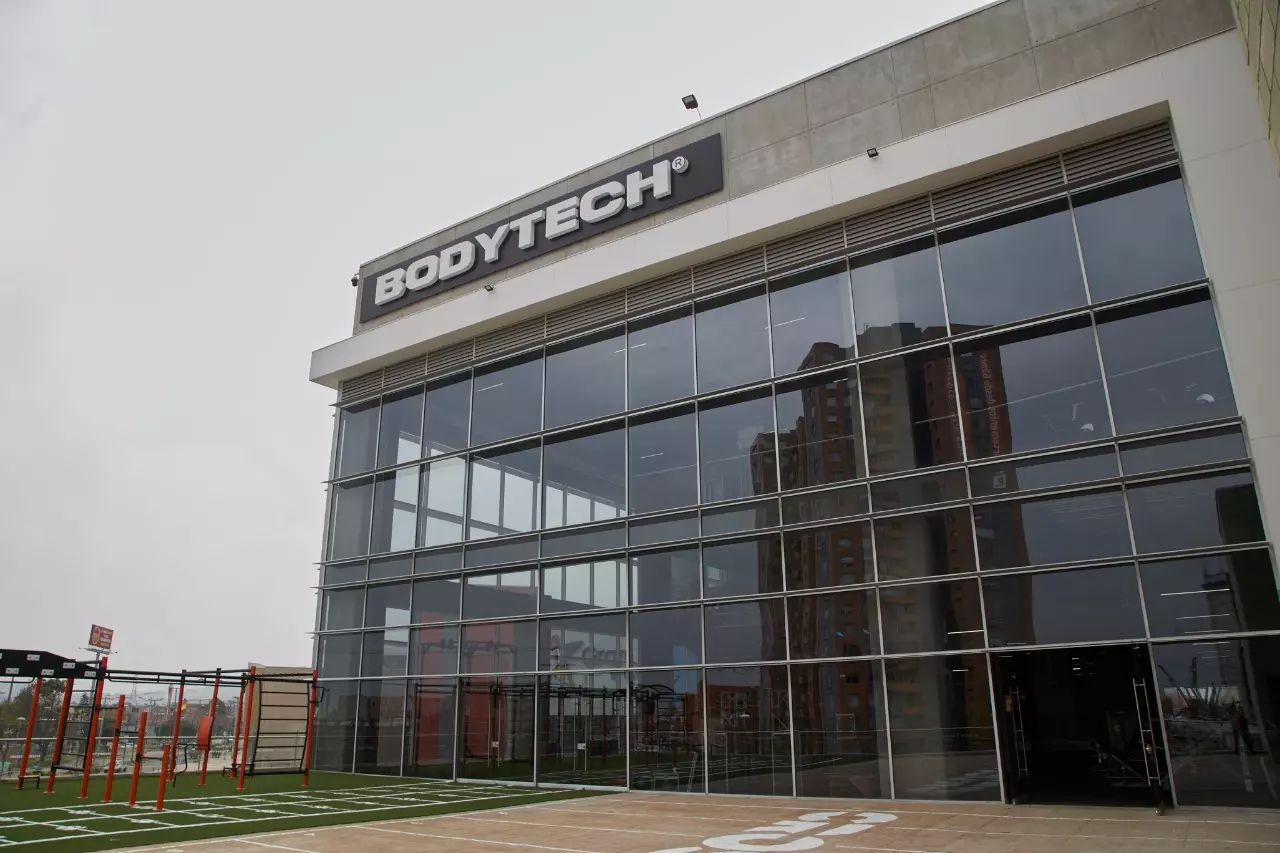 FACHADA DE GIMNASIO BODYTECH