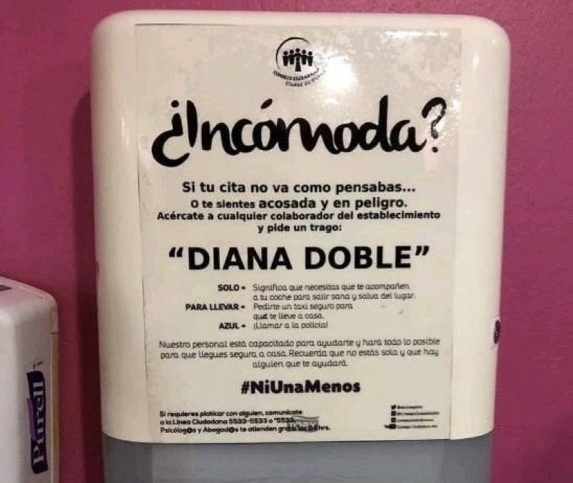 Diana Doble en los baños