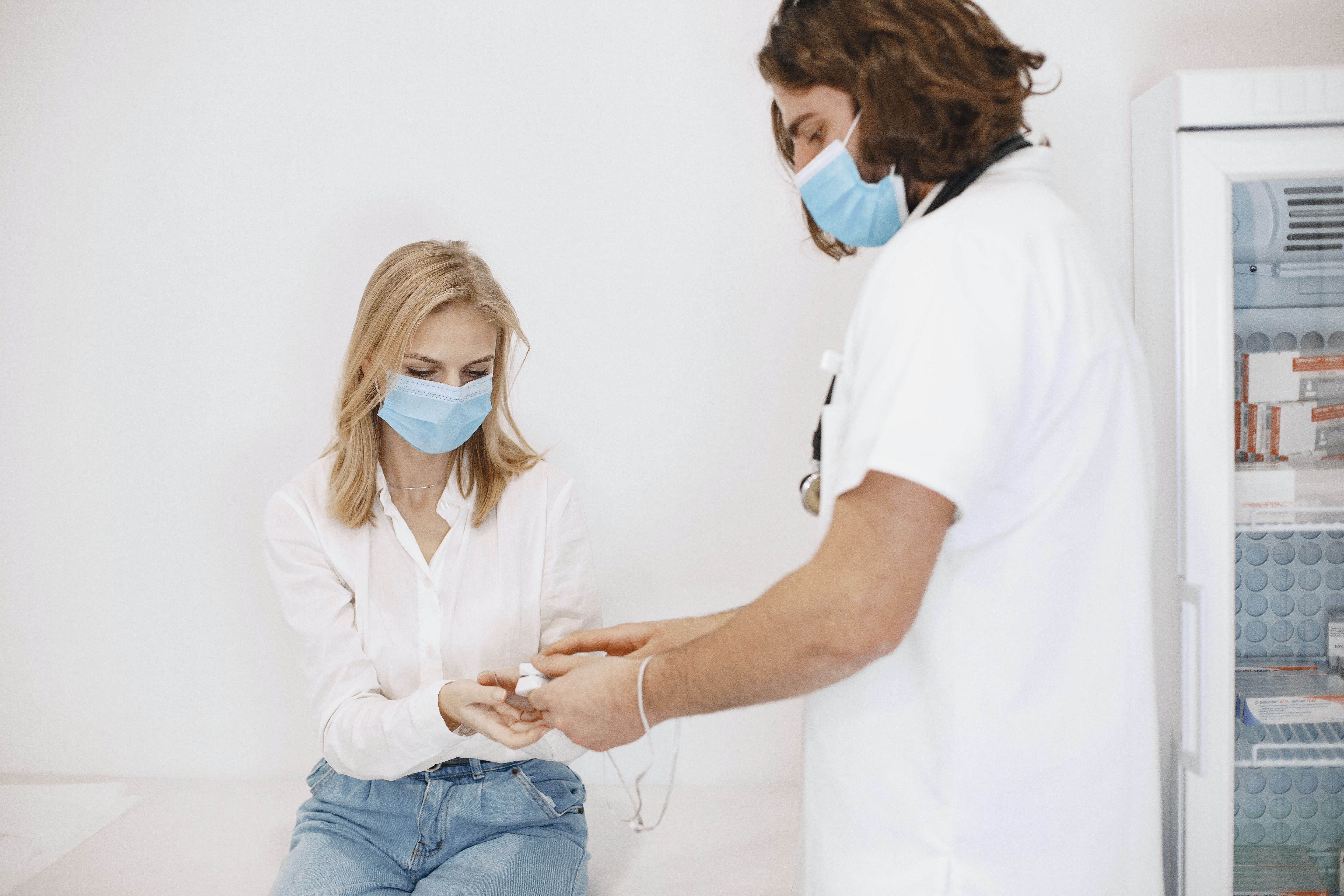 MUJER EN EL MÉDICO