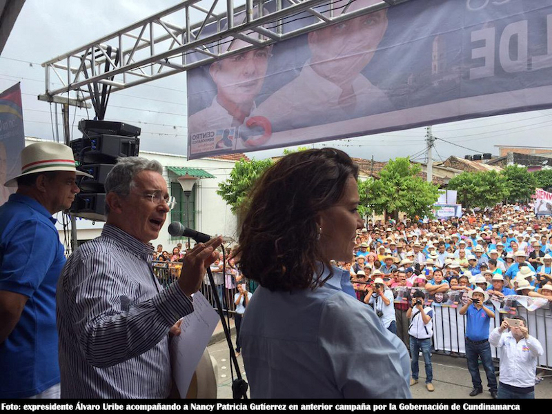 Nancy Patricia en campaña con Uribe