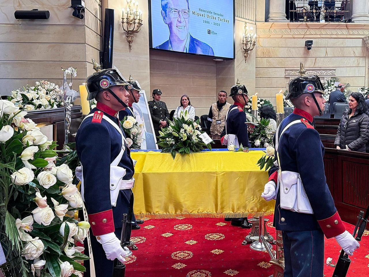 Miguel Uribe Turbay en Cámara Ardiente.