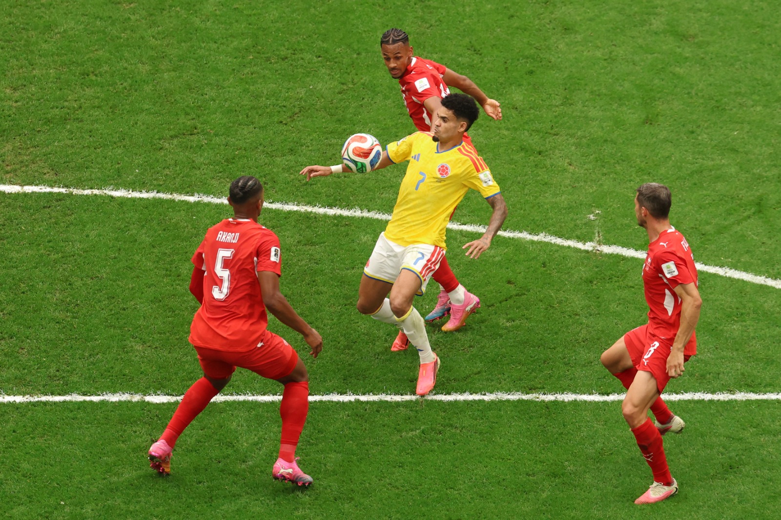 Luis Díaz en partido contra Suiza. CONMEBOL.