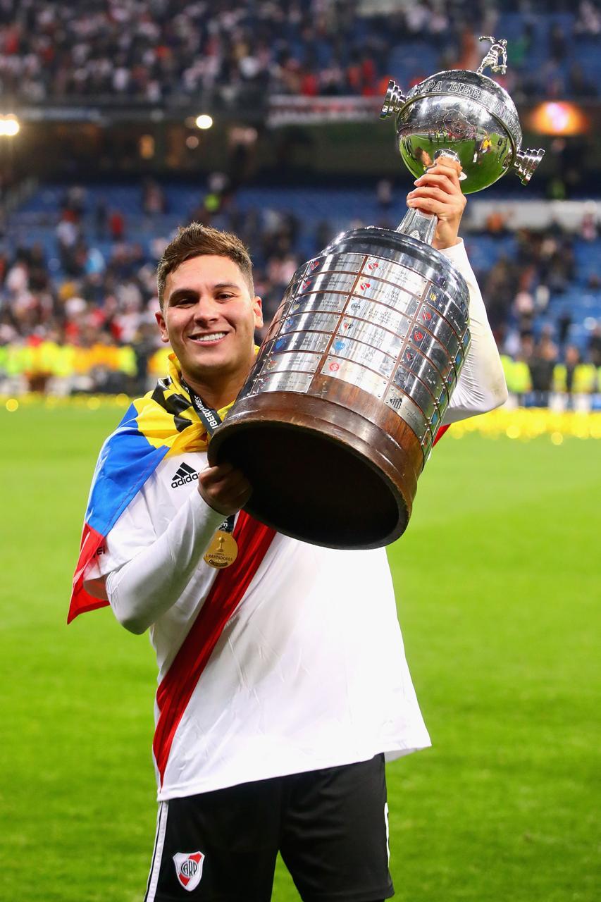 JUan Fernando Quintero con la Copa Libertadores.