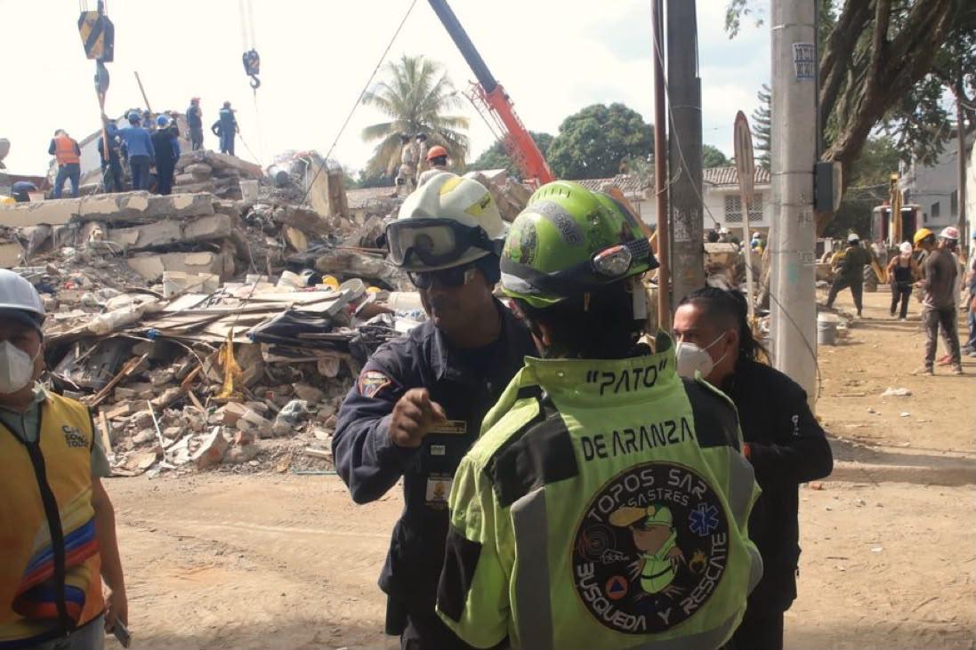 Labores de rescate tras el terremoto.