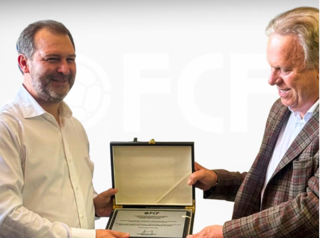Andrés Tamayo Iannini, exsecretario general de la FCF junto a Ramón Jesurun, presidente de la FCF.
