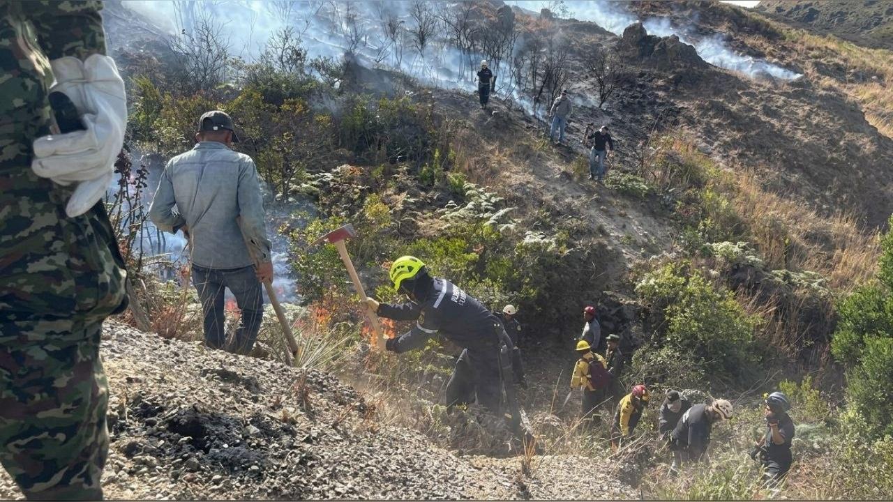 Labores de extinción del incendio.