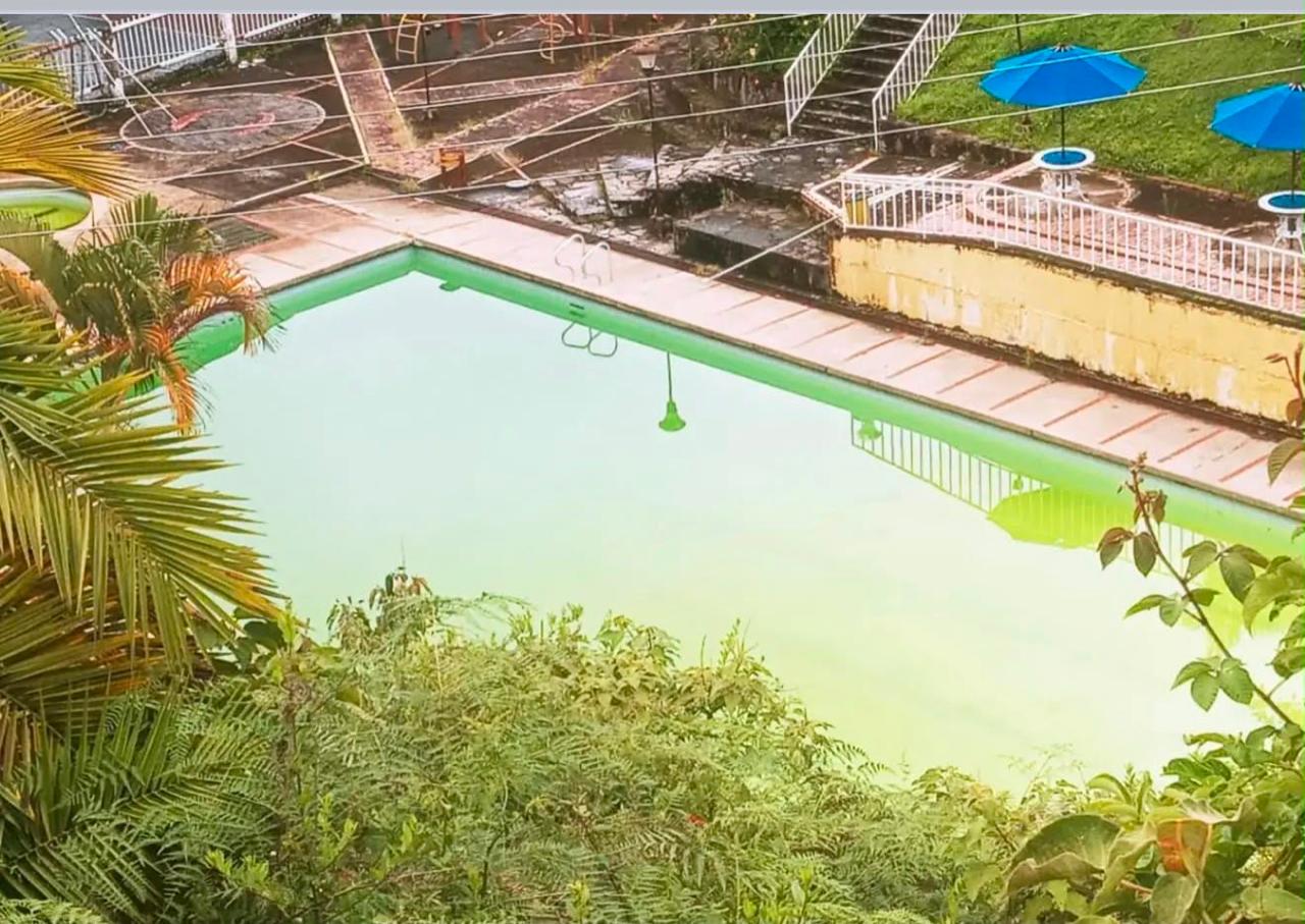 Piscina municipal de Manta en mal estado y en cierre temporal por falta de mantenimiento