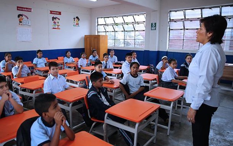 Colegio en Perú