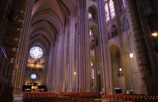 Catedral de San Juan el Divino cerca de Morningside Park.