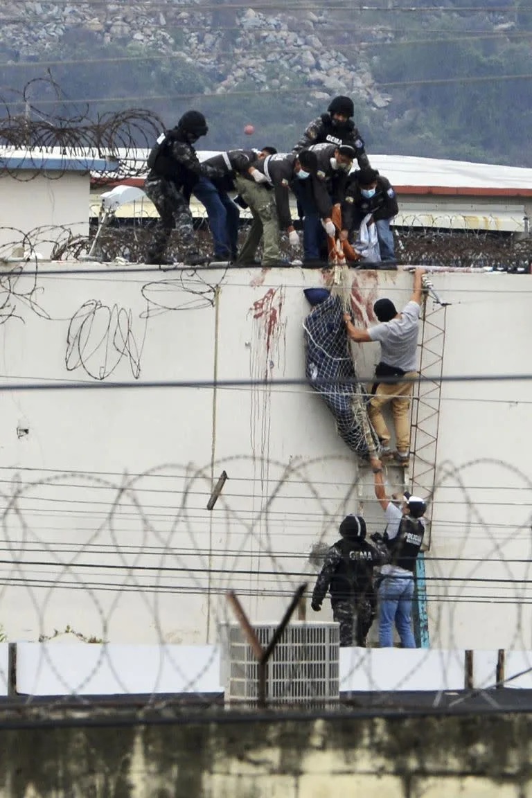 Tres colombianos muertos en motín carcelario de Ecuador