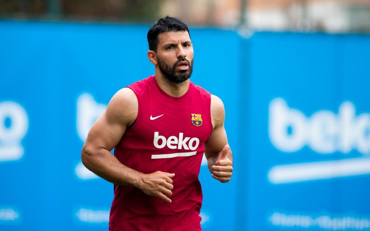 Kun Agüero entrenando de nuevo con el FC Barcelona