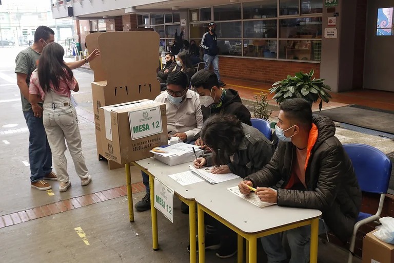 Mesas de votación jornada electoral Consejos de Juventud Colombia 2021 / Foto: Camila Díaz - Colprensa