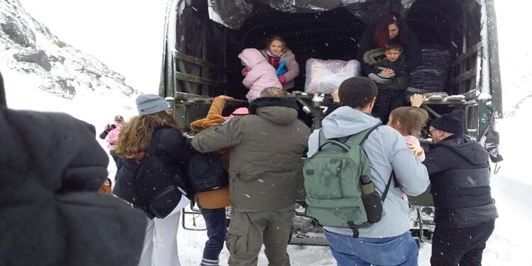 Rescate de personas varadas tras las nevadas/La FM
