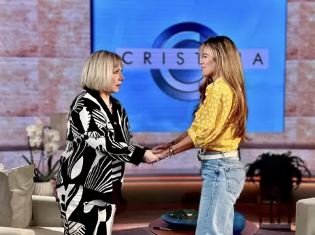 Karol G y Cristina Saralegui