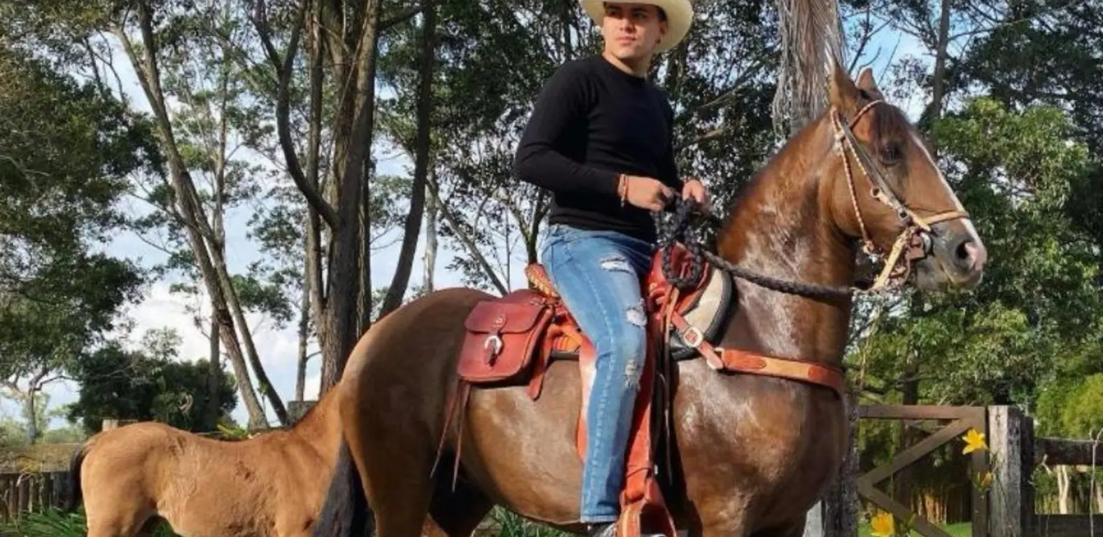 Yeison Jiménez en caballo