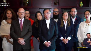 Petro consulta China