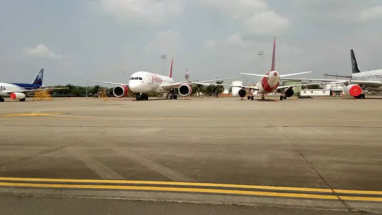 Aviones en aeropuerto