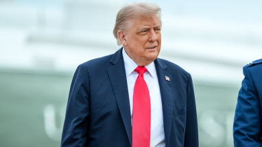 donald trump aremete contra petro 