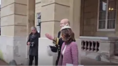 Laura Sarabia en camino a cita con el Rey Carlos III