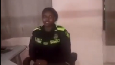 patrullera de la Policía Nacional capturada dentro de la estación policial del municipio de Quibdó