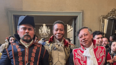 Gustavo Petro actuando en al película del Almirante Padilla