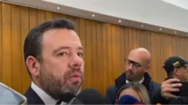 Carlos Fernando Galán, alcalde de Bogotá, ante los medios