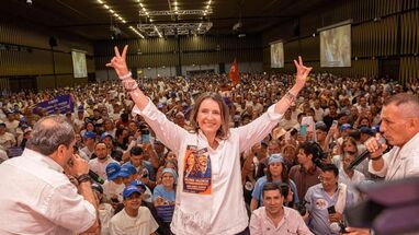 La candidata expuso sus propuestas en seguridad y economía