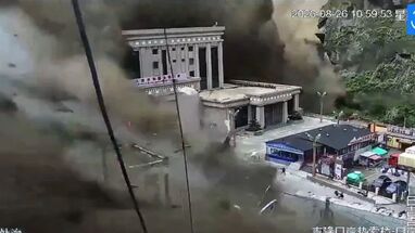 Nepal busca a 800 desaparecidos tras riada que deja al menos 160 muertos