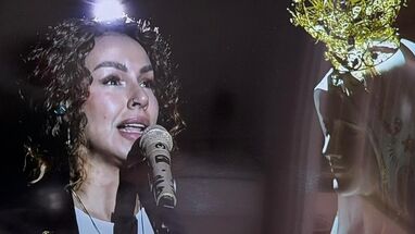 Maía cantó el Himno Nacional y «Aleluya» en la posesión de Abelardo de la Espriella