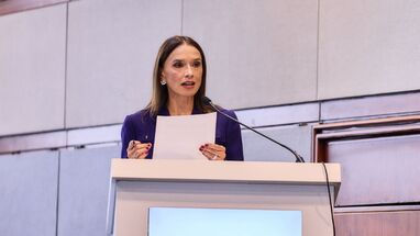 María Consuelo embajadora