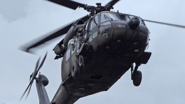 Helicóptero UH-60 Black Hawk del Ejército Nacional