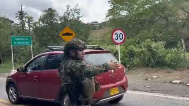 Reabren la vía Panamericana en el Cauca tras atentado con carro bomba que destruyó el peaje de La Sierra