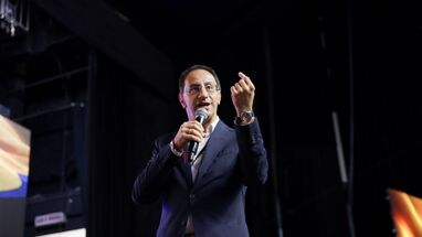 Restrepo vicepresidente