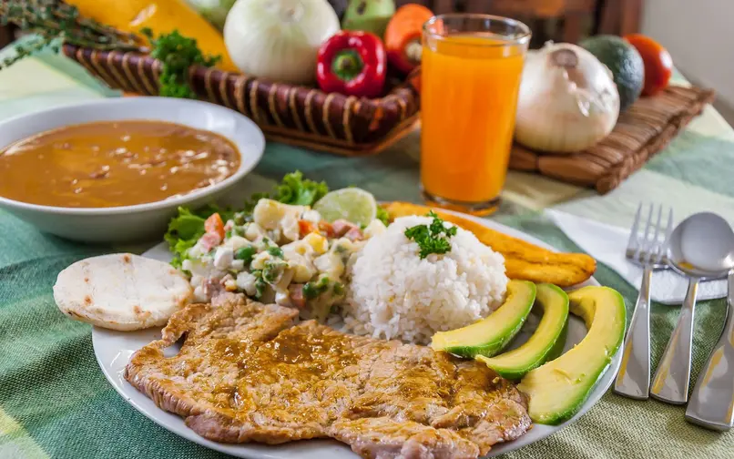 Sube el precio del 'corrientazo' un 10% tras aumento del valor de los alimentos