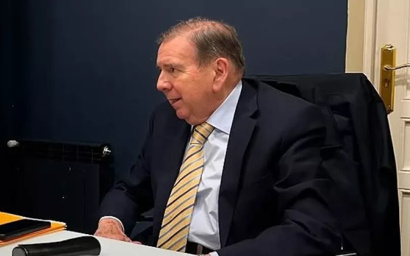 Edmundo González 25