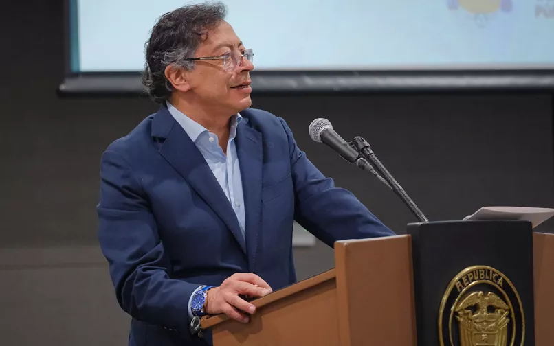 Petro educación