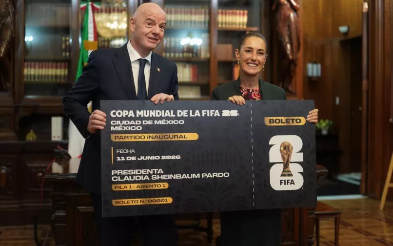 El presidente de la Federación Internacional de Fútbol Asociado (FIFA), Gianni Infantino, entregó a la presidenta de México, Claudia Sheinbaum