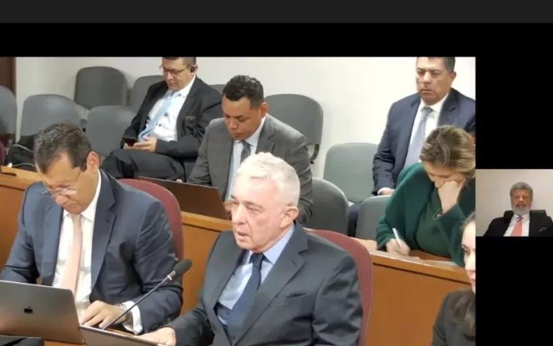 Audiencia Álvaro Uribe Vélez 25