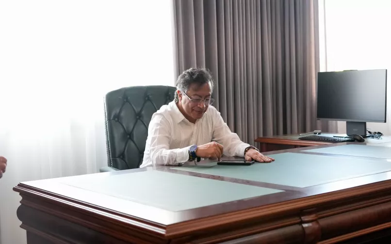 petro anuncia envío médicos a gaza